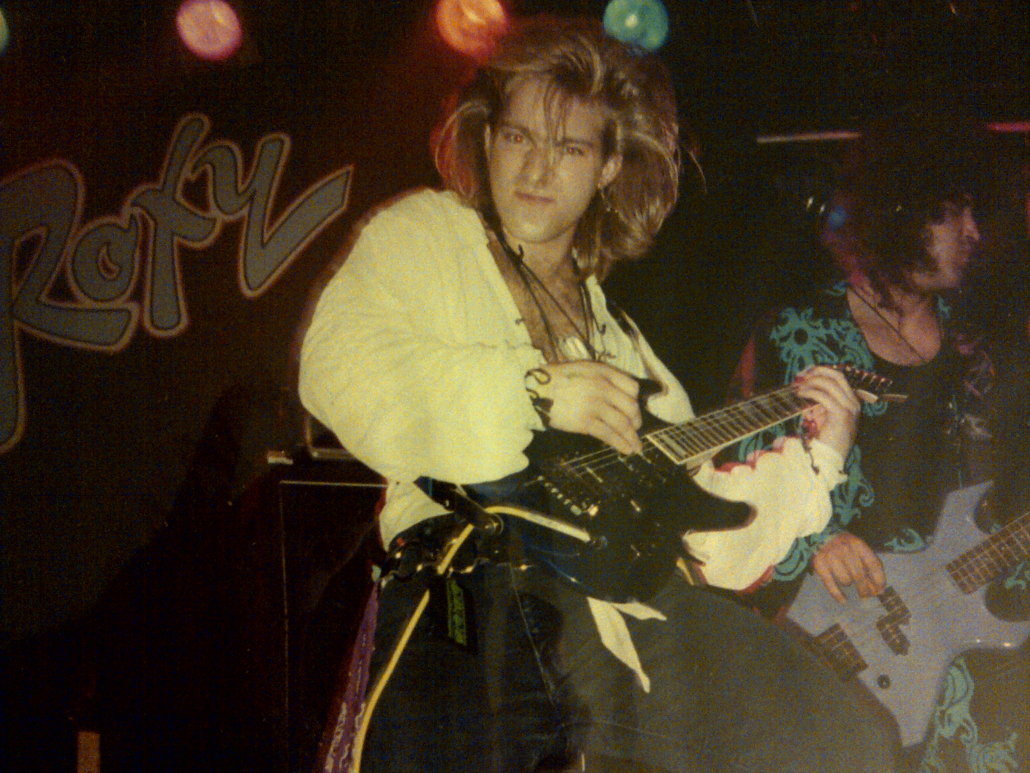 Matt Lee – Ultra Violet Vinny Guitarist